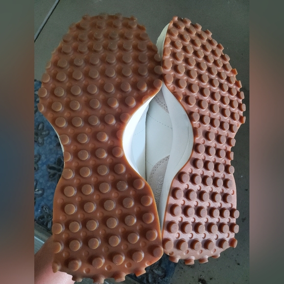 New Balance® 327 women's sneakers - Picture 3 of 3